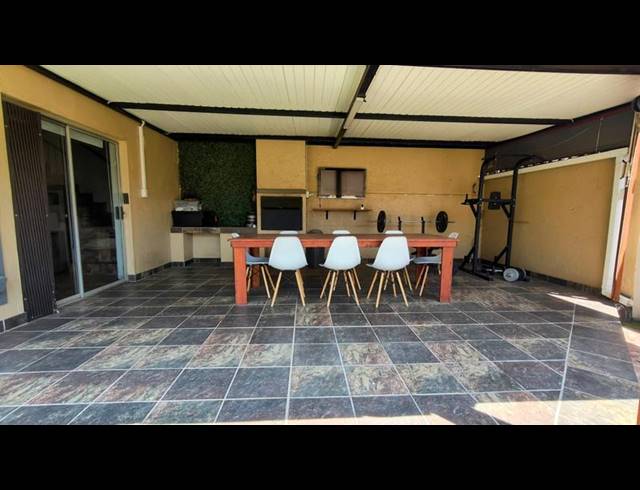 2 BEDROOM TOWNHOUSE FOR SALE IN ANNLIN